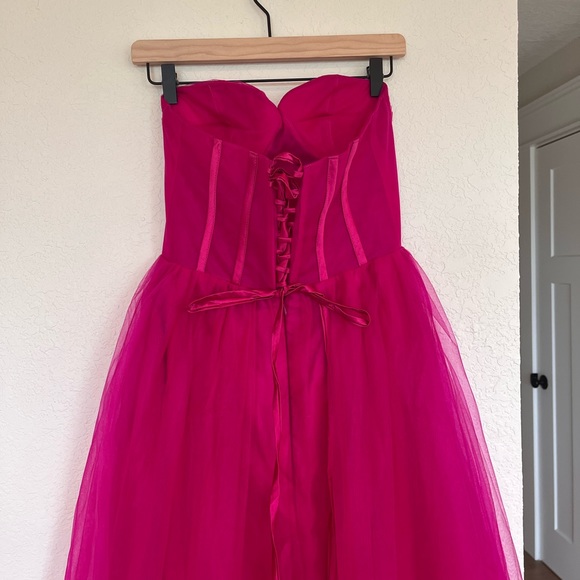 Beautiful prom dress! - Picture 7 of 9